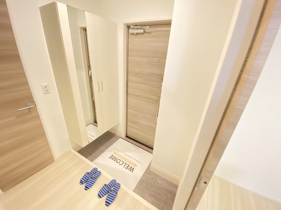 玄関　※別部屋の写真です