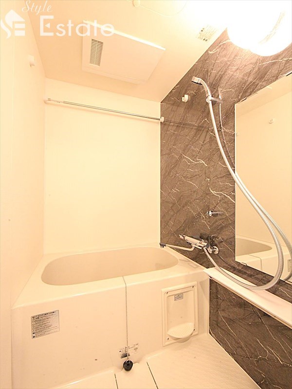 バス・シャワールーム　バスルーム