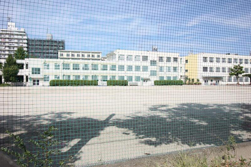 小学校　名古屋市立岩塚小学校（小学校）まで587m