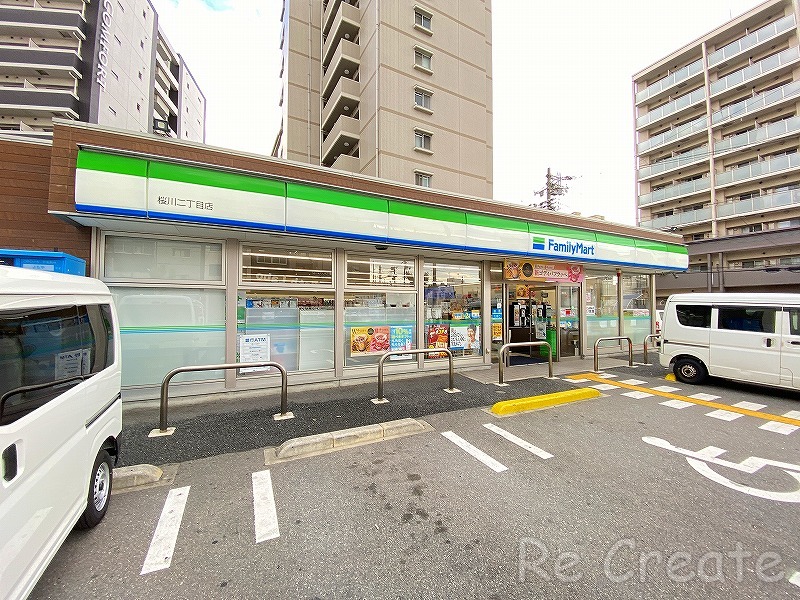 コンビニ　ファミリーマート桜川二丁目店（コンビニ）まで183m