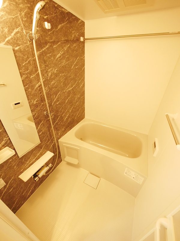 バス・シャワールーム　シャワー・追い焚き給湯