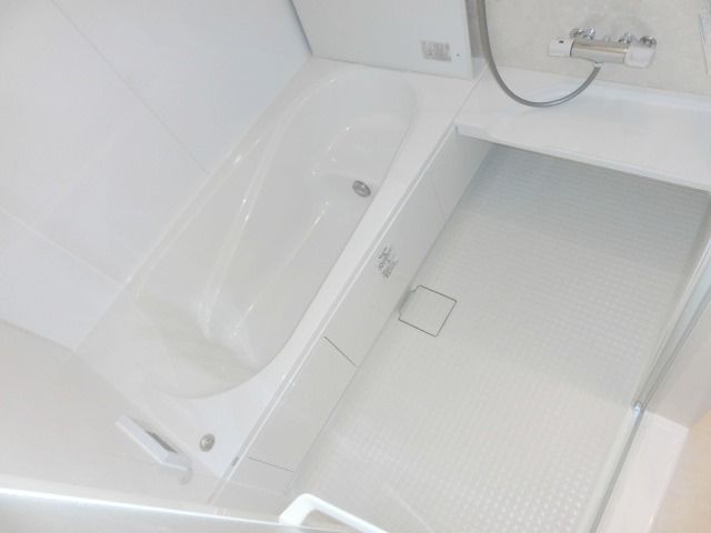 バス・シャワールーム　１坪タイプの追焚付きのバス。