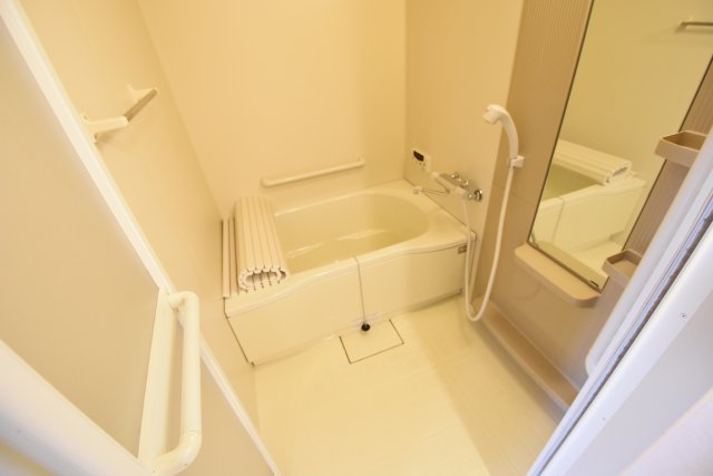 バス・シャワールーム　バストイレ別です！