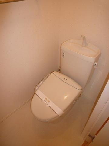 トイレ　寒い冬も快適なウォシュレット完備