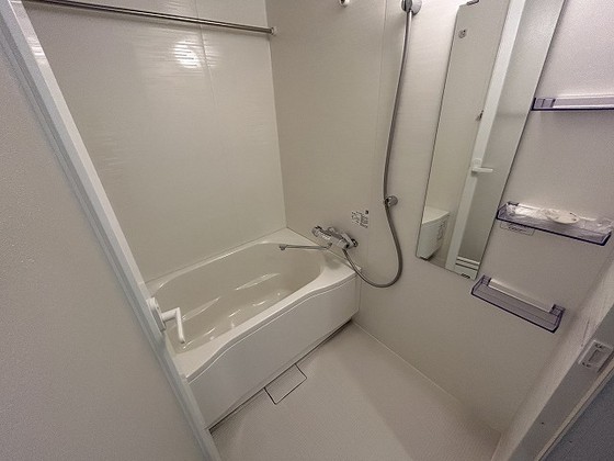 バス・シャワールーム　※別部屋の写真です