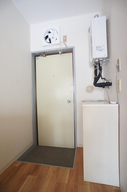 玄関　玄関には下駄箱があるので、いつでもスッキリ片付きます！