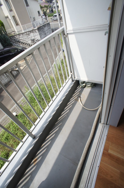 バルコニー　バルコニーがあるので洗濯物を太陽の下で干すことができます♪