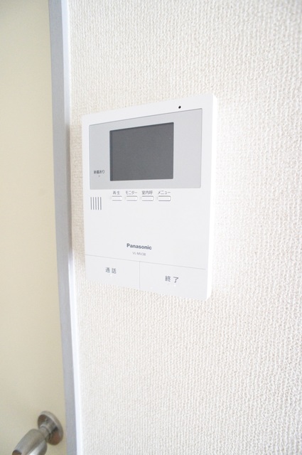 セキュリティ　来訪者の姿を確認できるＴＶモニター付インターホン設置済です！