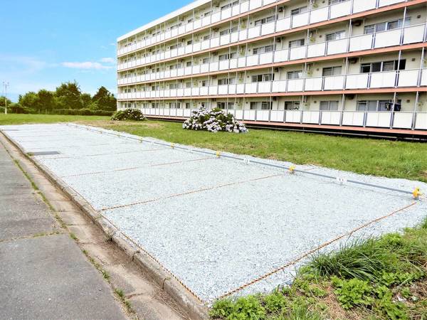 駐車場　駐車場があるので、車を買う予定の方も安心です