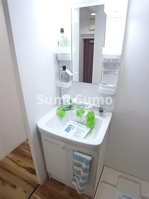 洗面設備　スペースが確保できる洗面所です