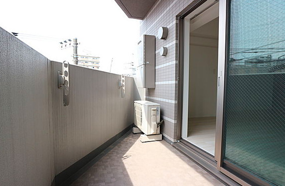 バルコニー　お洗濯にも便利なバルコニー付き