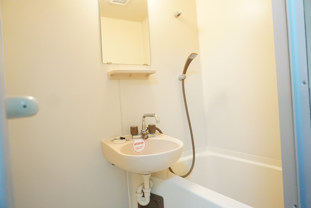 洗面設備　浴室内に洗面ボウルがあります。