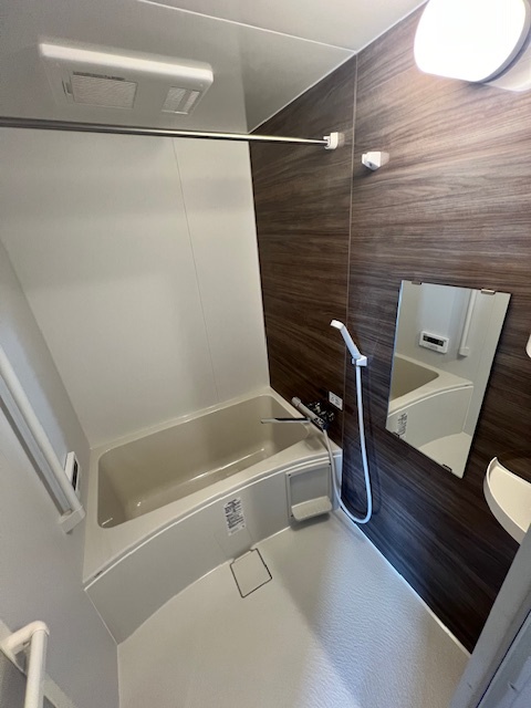 バス・シャワールーム　浴室暖房乾燥機付き、追炊き可