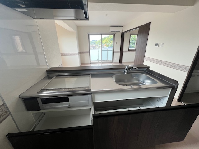 キッチン　IHクッキングヒーター3口、グリル付き