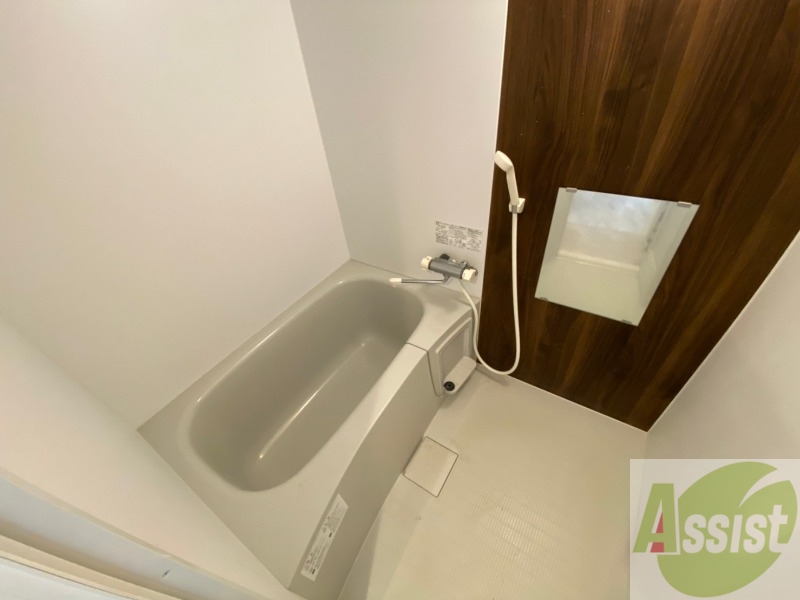 バス・シャワールーム　お風呂になります。一日の疲れを癒してくださいね。