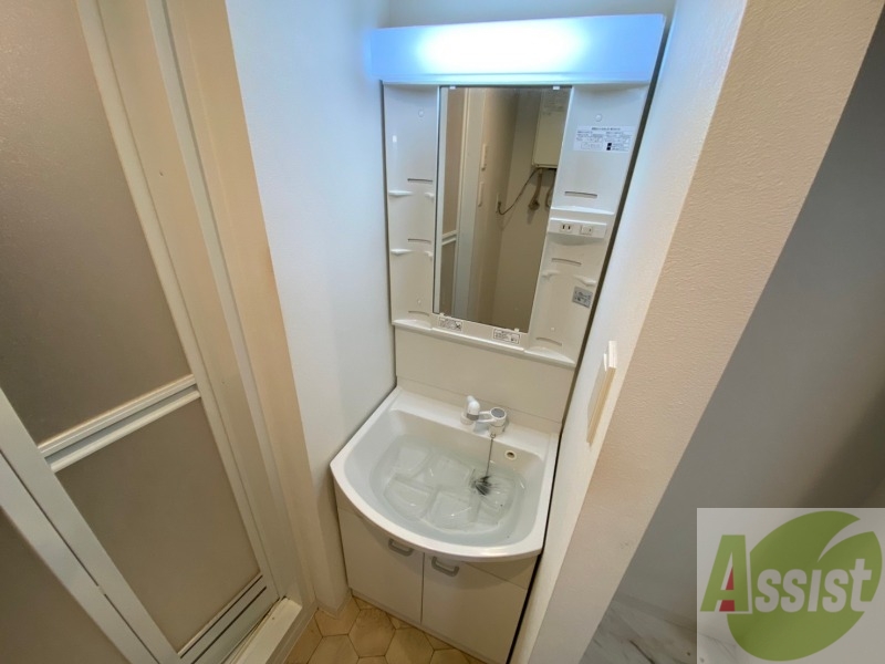 洗面設備　こちらに洗面台があります。朝の洗顔はこちらで。