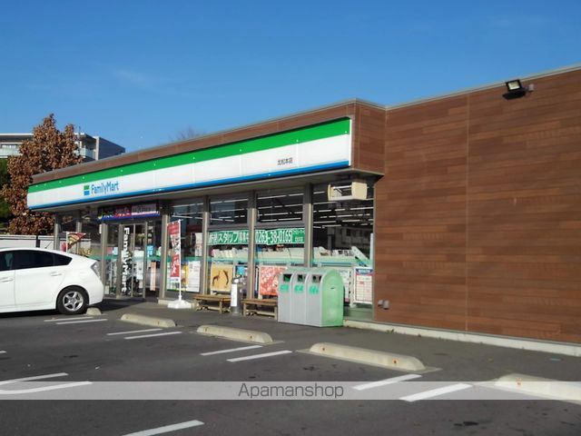 スーパー　ファミリーマート（スーパー）まで258m