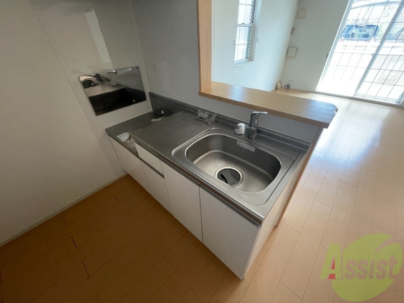 キッチン　調理スペースも広く、冷蔵庫や棚も問題なく置けそうですね。