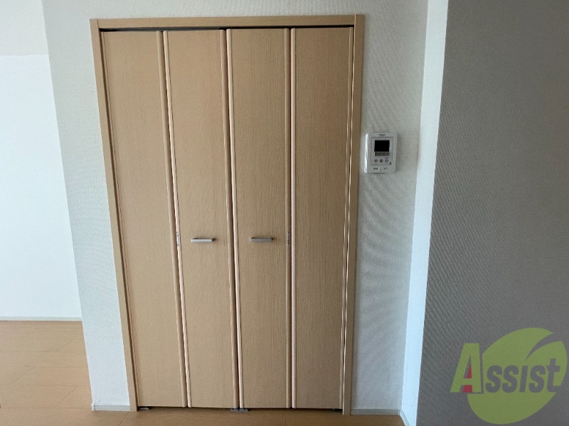 収納　洋室にある収納スペースは十分な広さがあると思います。