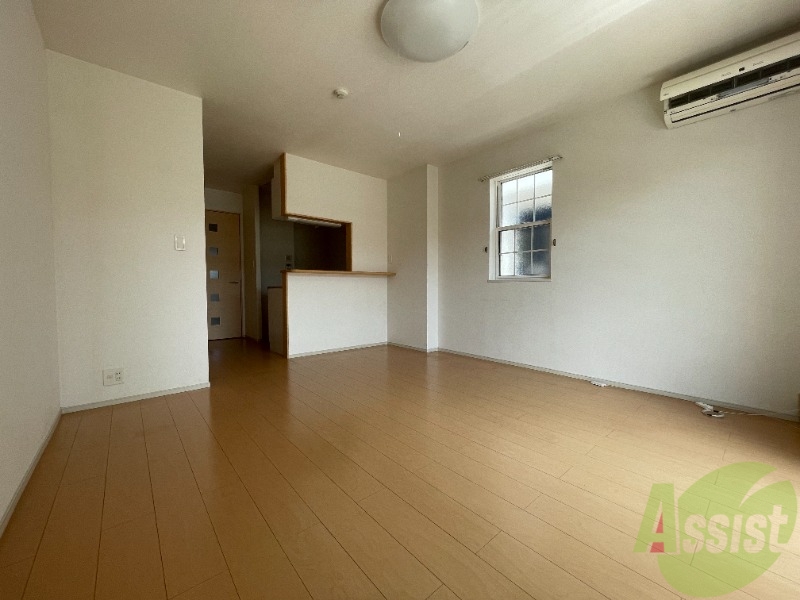 居室・リビング　陽当たりが良く、広々として過ごしやすそうです。