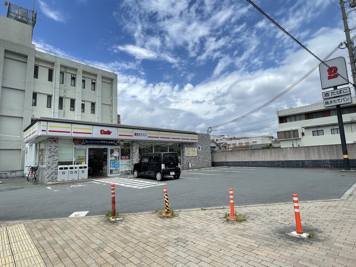 コンビニ　デイリーヤマザキ（コンビニ）まで600m