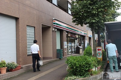 コンビニ　セブンイレブン（コンビニ）まで456m