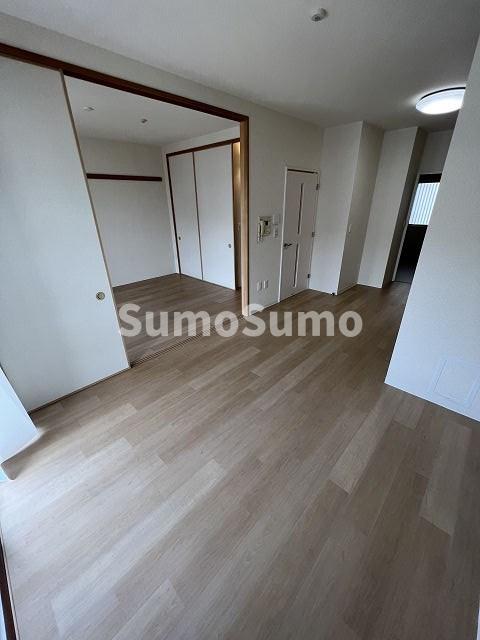 居室・リビング　こちらの居間で趣味の時間をお楽しみください