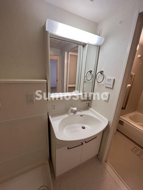 洗面設備　スペースが確保できる洗面所です