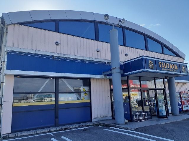 レンタルビデオ　ＴＳＵＴＡＹＡ明文堂　黒部店（レンタルビデオ）まで2700m