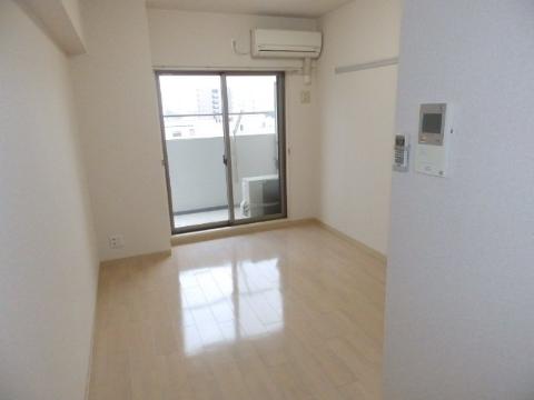 居室・リビング　室内