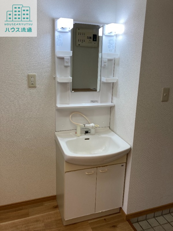 洗面設備　※別号室の写真です