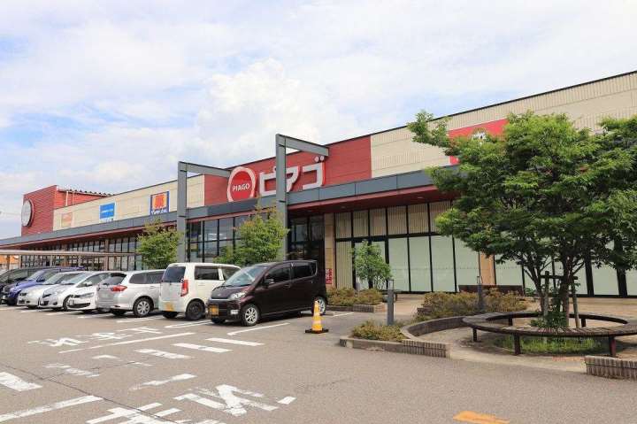 スーパー　アピタタウン金沢ベイ店（スーパー）まで657m