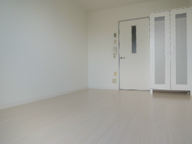 居室・リビング　明るいリビング