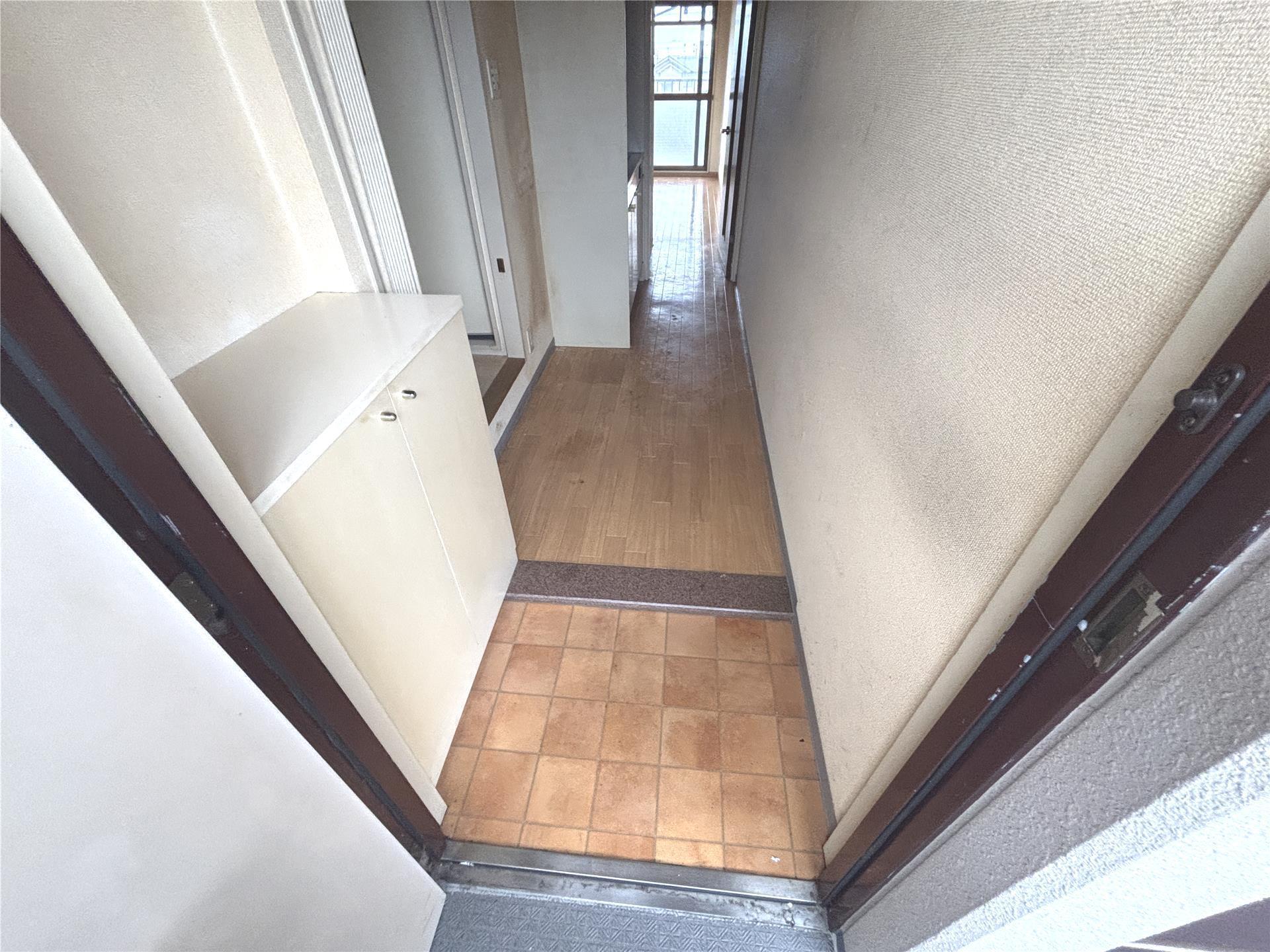 玄関　※写真は同タイプのお部屋です。