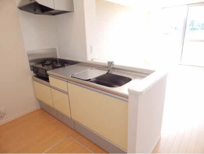 キッチン　調理スペースが十分に確保できるキッチンです。