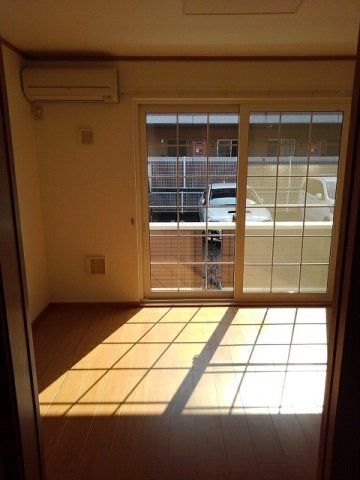 居室・リビング　こちらの居間で趣味の時間をお楽しみください