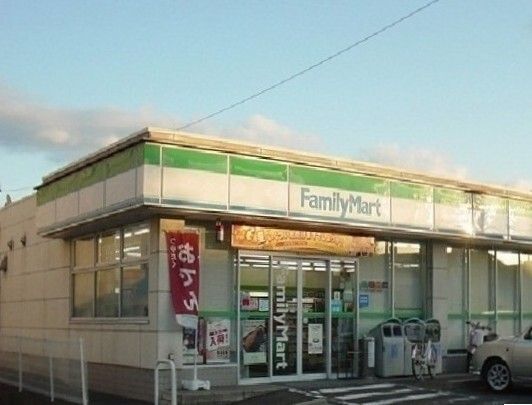 コンビニ　ファミリーマート（コンビニ）まで250m