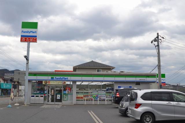 コンビニ　ファミリーマート広島五月が丘店（コンビニ）まで695m