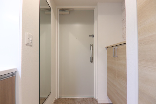 玄関　※別室の参考写真の為、現況優先です。