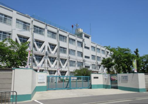 小学校　高槻市立桜台小学校（小学校）まで586m