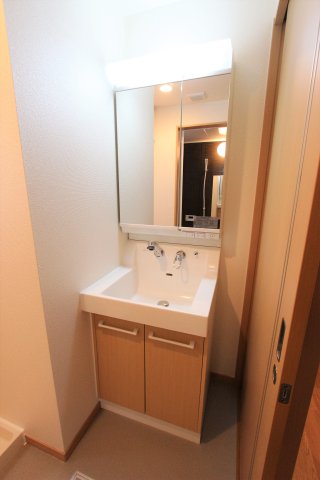 洗面設備　参考写真です。現況優先。