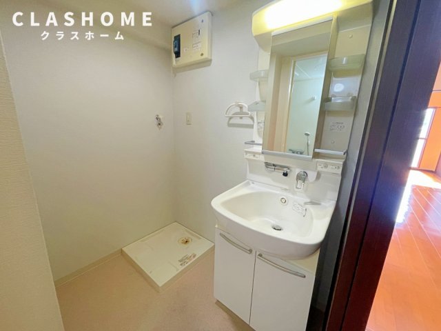 洗面設備　同物件の別部屋になります。