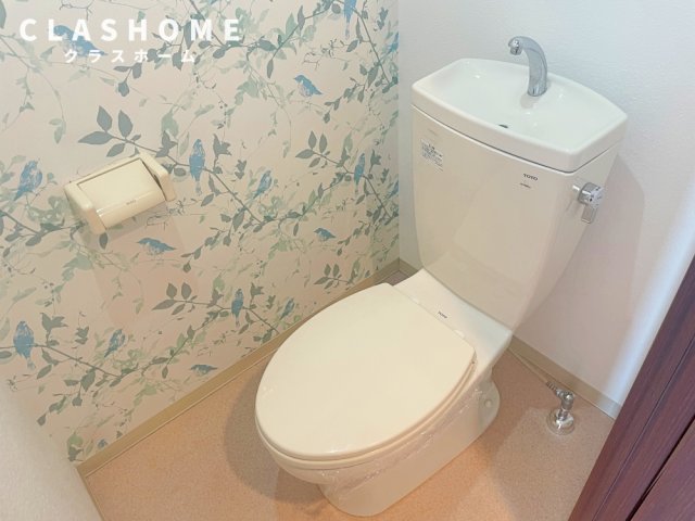 トイレ　同物件の別部屋になります。