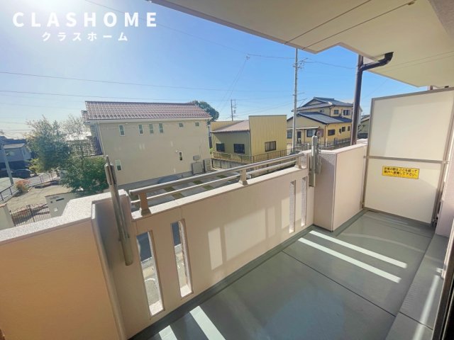 バルコニー　同物件の別部屋になります。