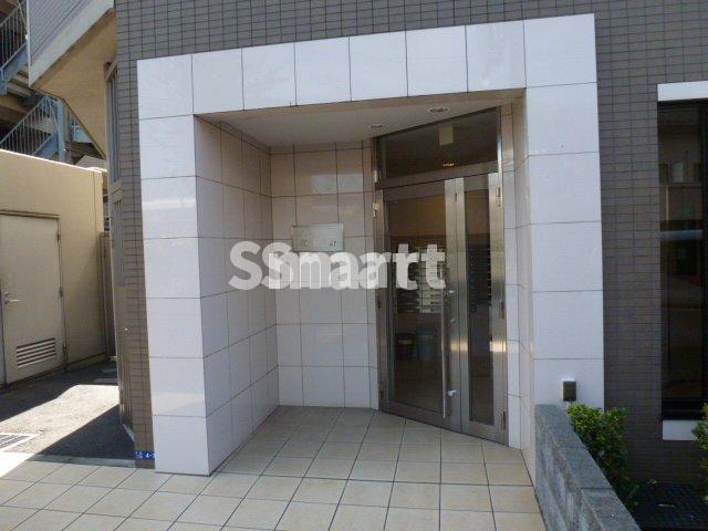 エントランス　落ち着いたエントランスです