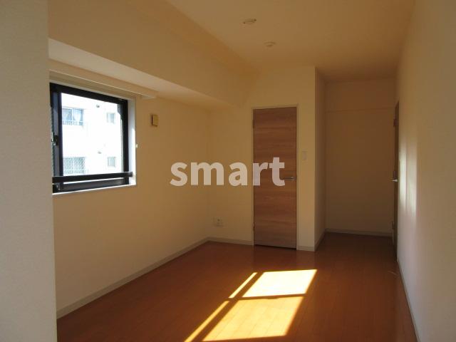 その他部屋・スペース　広くて明るい寝室