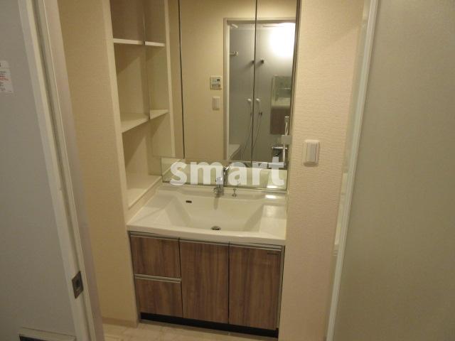 洗面設備　独立洗面台、朝の身支度には欠かせません