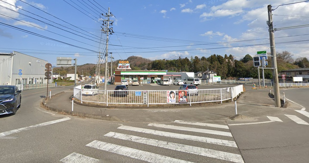 コンビニ　ファミリーマート掛田店（コンビニ）まで240m