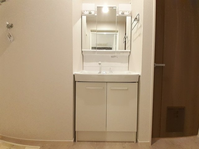 洗面設備　コンパクトで使いやすい洗面所