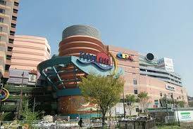 ショッピングセンター　キャナルシティ博多（ショッピングセンター）まで377m